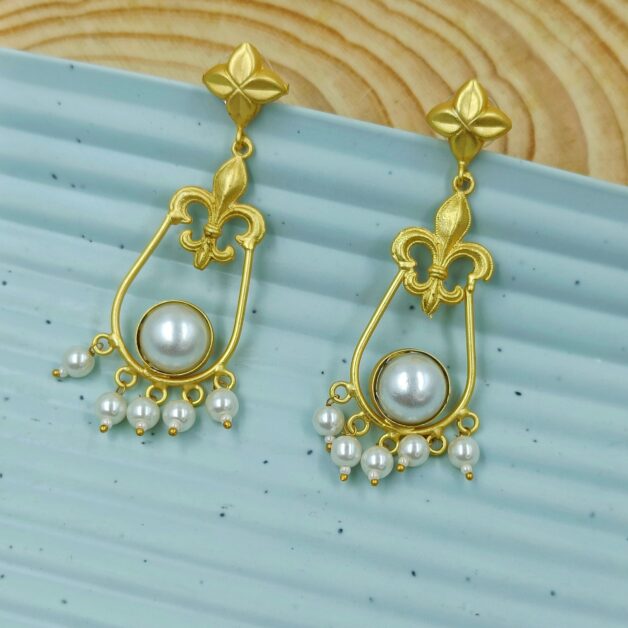 Gold Plated Designer Dangler Shaped Dangler With Pearls Earrings
