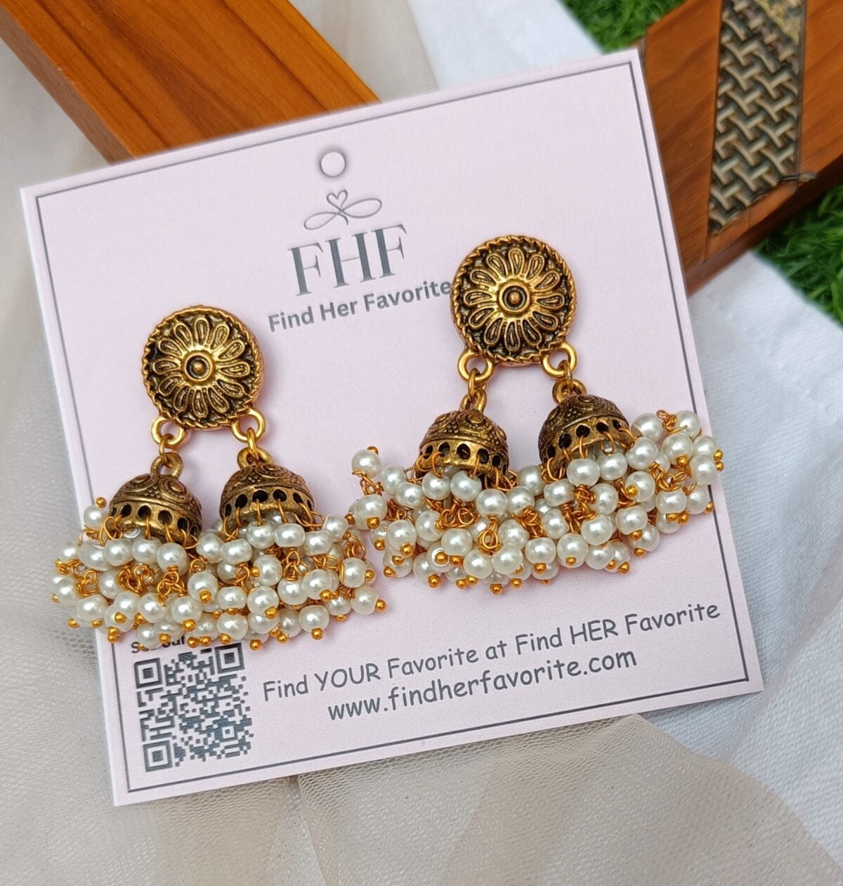 Golden Circle With 2 Jhumki Beaded Earrings - Image 2