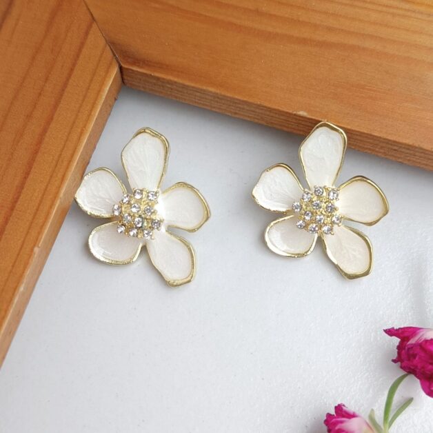 Earrings, Stud, White